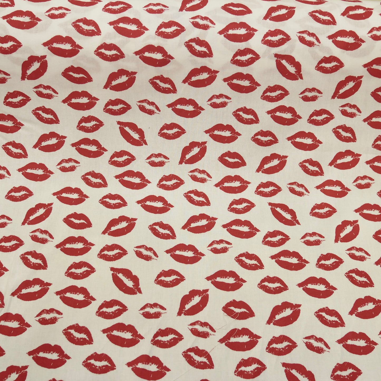 ART. 5725 COTTON POPLIN KISSES
